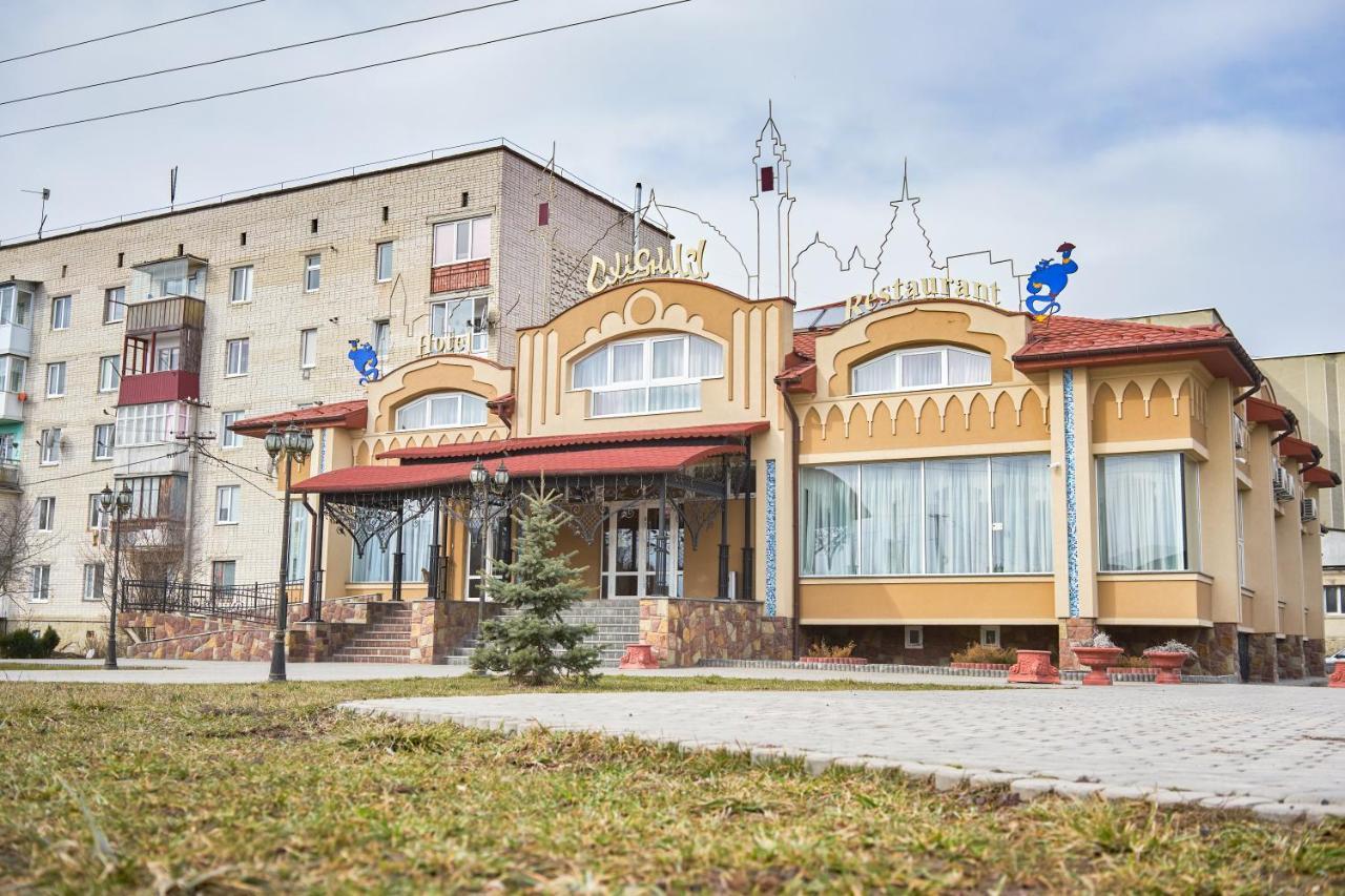 ホテル Східний Berezhany エクステリア 写真