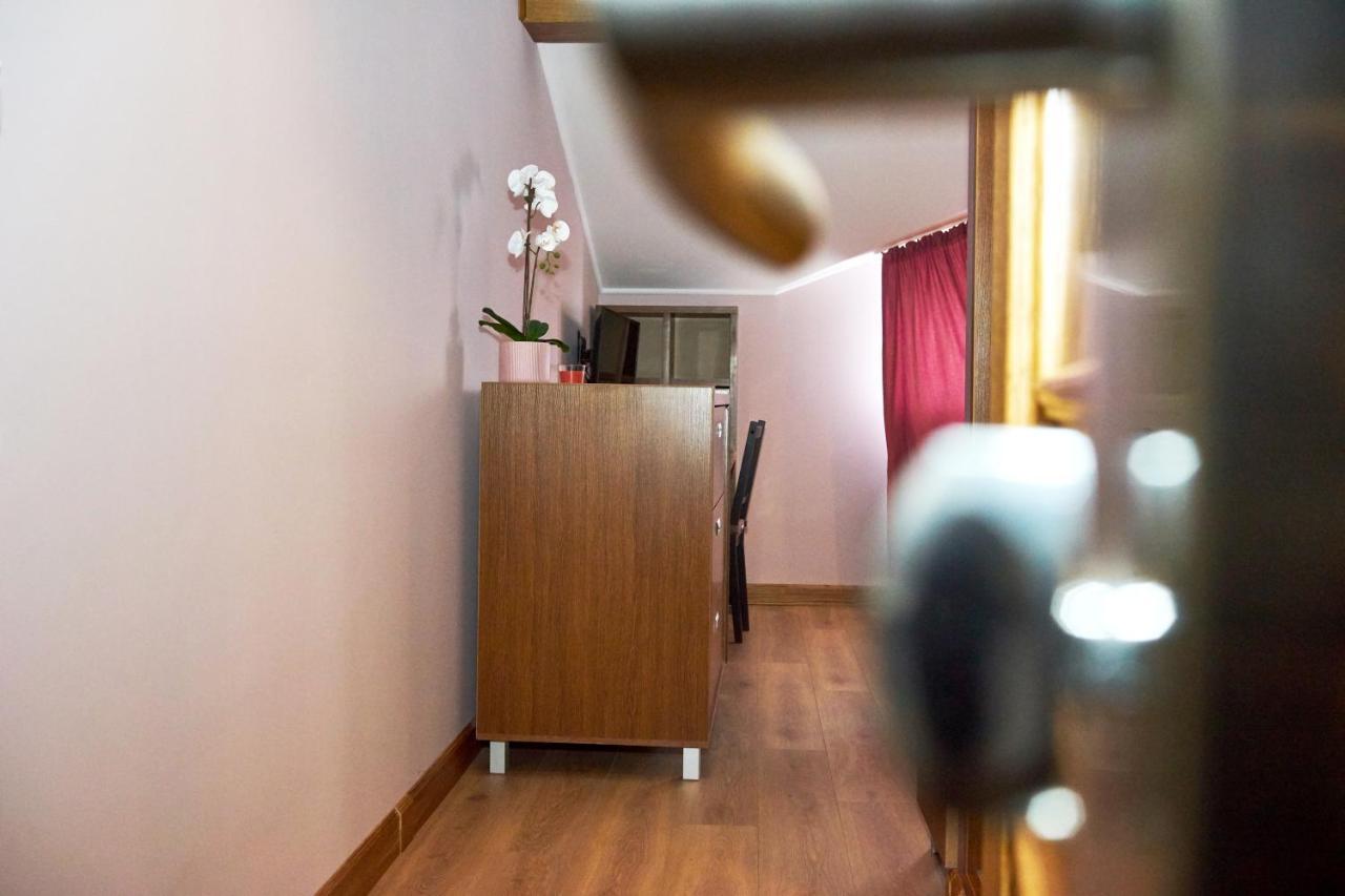 ホテル Східний Berezhany エクステリア 写真